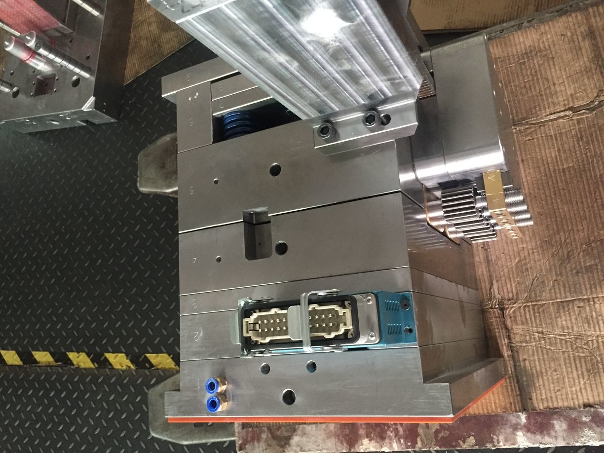 塑胶模气体辅助